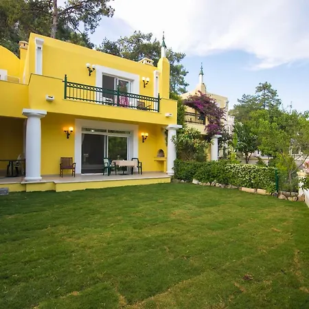 Yellow Gokbel Daily Weekly Villa *
